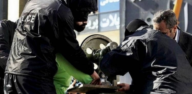  ورمێ.. دەزگای دادوەریی ئێران قامکی دەستی دوو بەندکرای کوردی بڕییەوە